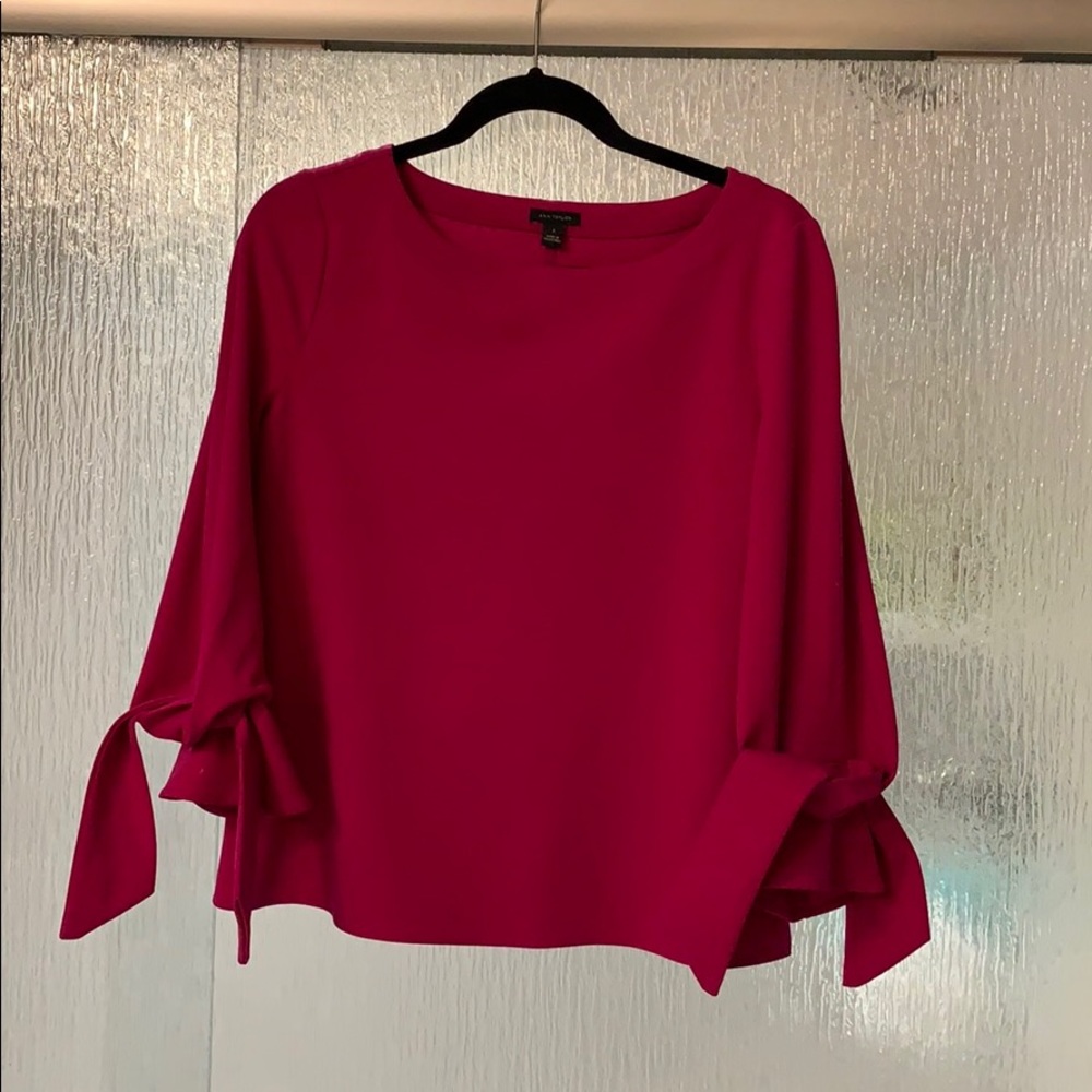 Fuchsia and Taylor knotted sleeve blouse